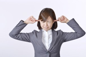 CAが教えてくれる!飛行機で耳が痛くなるのを和らげる方法