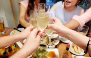 忘年会シーズン到来!居酒屋でも使えるCA流お食事マナー