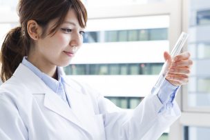 理系でもキャビンアテンダントにはなれる?!生かせる理系ならではの能力や資格、現場で活躍している理系出身の先輩CAは?